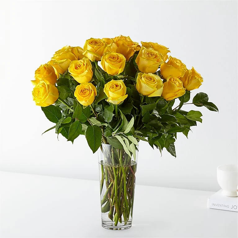 Ramo de rosas amarillas de tallo largo — arreglo floral de Honey Petals en Austin